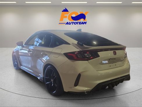 Used 2023 Honda Civic Type R image 3