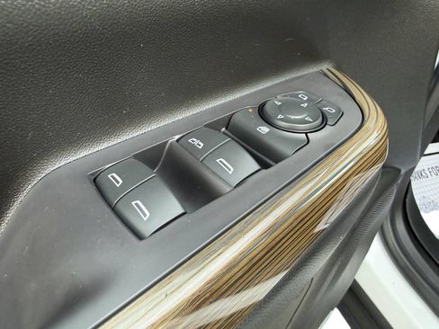 Used 2022 GMC Acadia SLE w/ Driver Convenience Package image 31