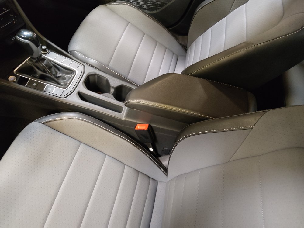 Used 2025 Volkswagen Jetta SE FWD image 26
