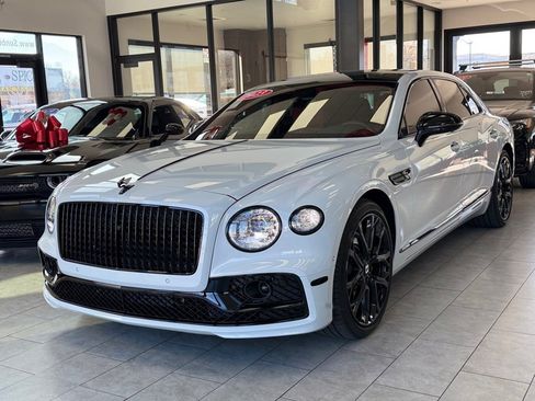Used 2023 Bentley Flying Spur Plug-In Hybrid image 11