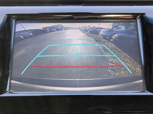 Used 2019 Toyota Camry SE image 18