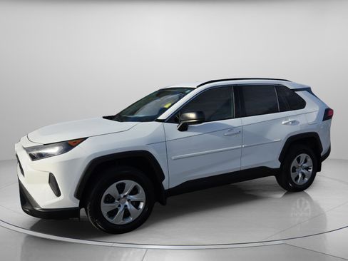 Used 2020 Toyota RAV4 LE image 2