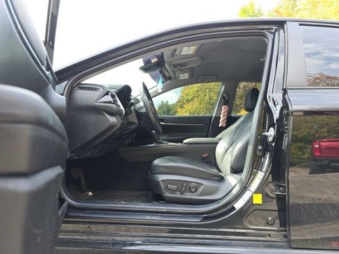 Used 2023 Toyota Camry SE w/ Convenience Package image 10