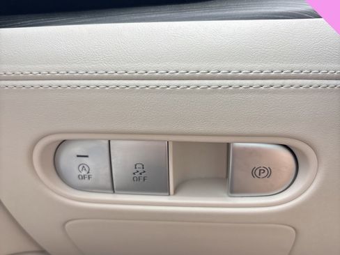 Used 2023 Genesis G90 3.5T AWD/4WD image 9