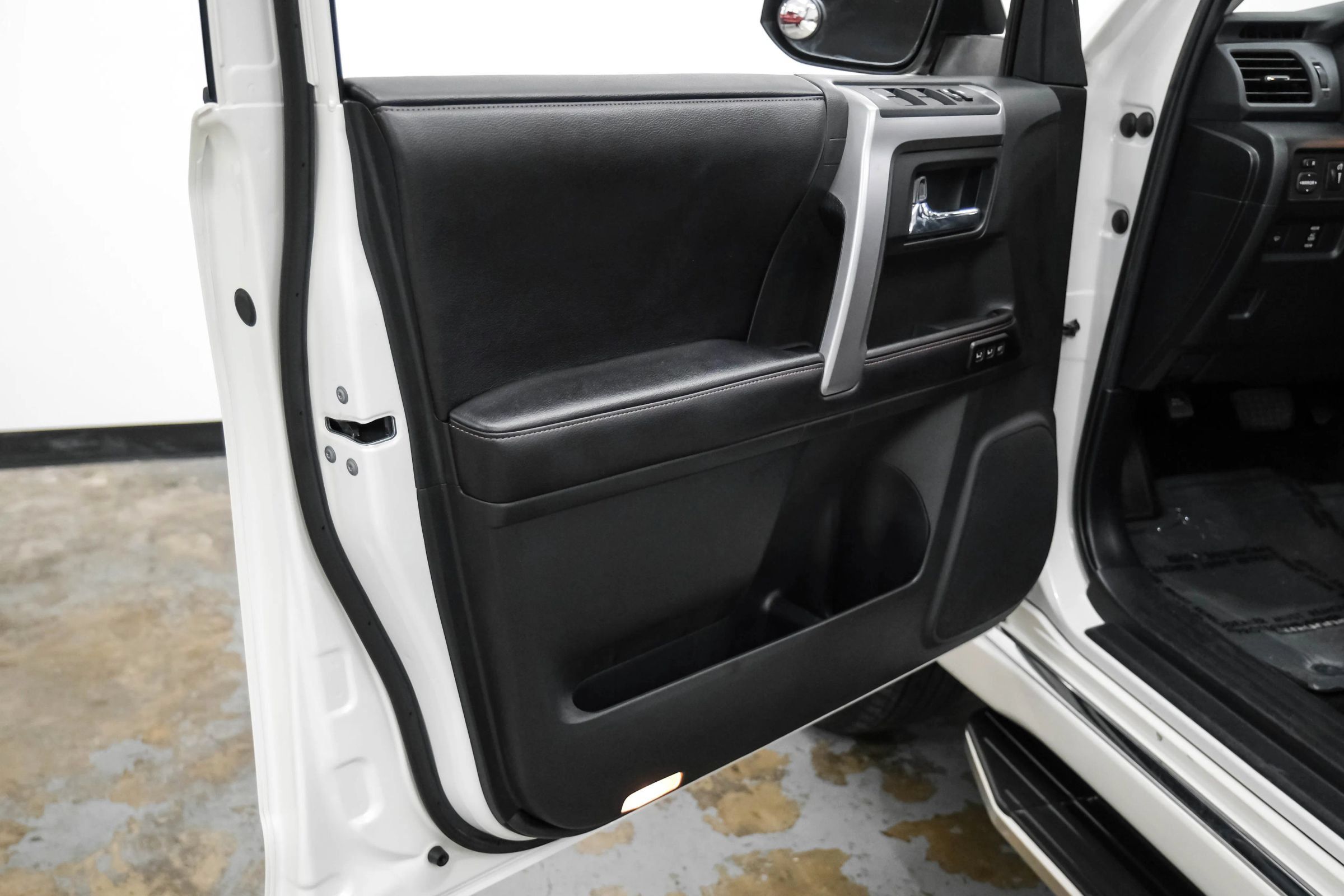 Used 2016 Toyota 4Runner Limited AWD/4WD image 37