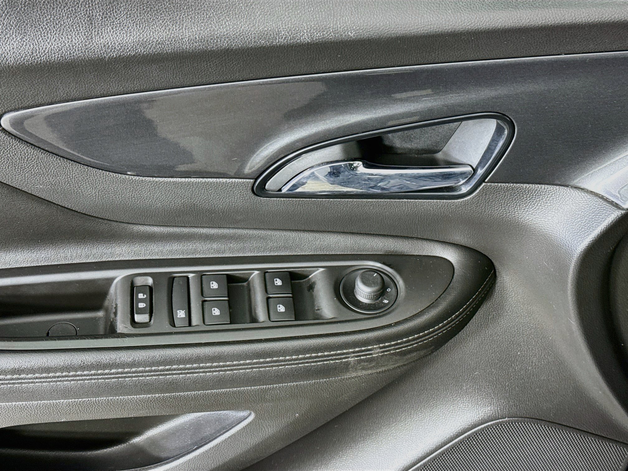Used 2019 Buick Encore Sport Touring w/ Safety Package FWD image 18