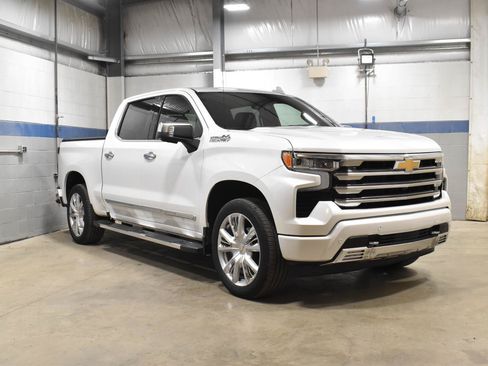 Used 2025 Chevrolet Silverado 1500 High Country w/ High Country Premium Package AWD/4WD image 28