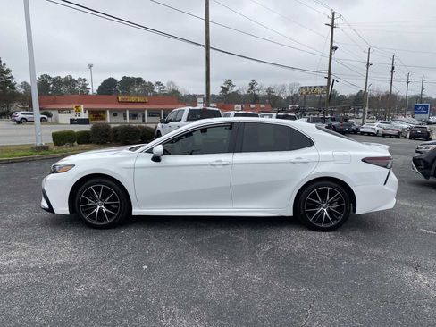 Used 2024 Toyota Camry SE image 8