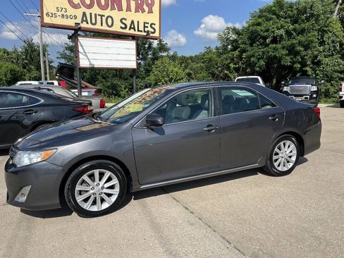 Used 2014 Toyota Camry XLE w/ Leather Package FWD image 3