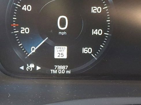 Used 2020 Volvo XC90 T6 Momentum image 24