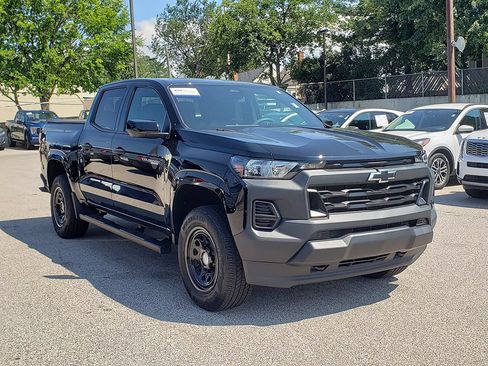 Used 2024 Chevrolet Colorado W/T w/ WT Convenience Package II AWD/4WD image 3