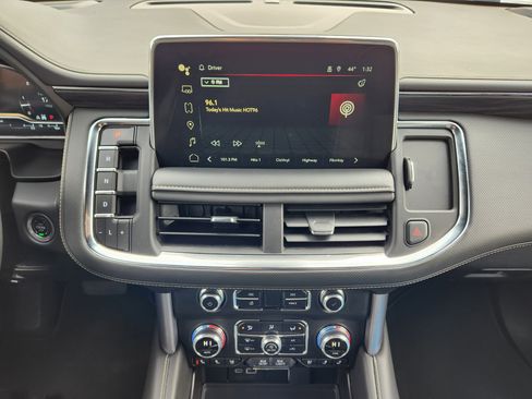 Used 2024 GMC Yukon XL SLT image 17