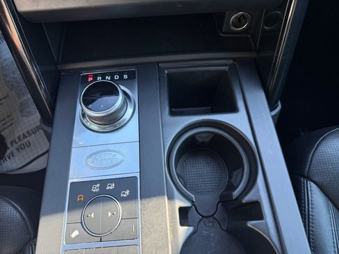 Used 2020 Land Rover Discovery SE image 21