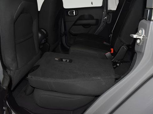 Used 2023 Jeep Wrangler Unlimited Sahara AWD/4WD image 28