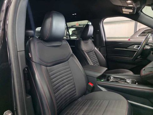 Used 2025 Ford Explorer ST-Line w/ ST-Line Street Pack image 27