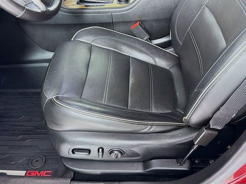 Used 2019 GMC Acadia Denali w/ Technology Package AWD/4WD image 18