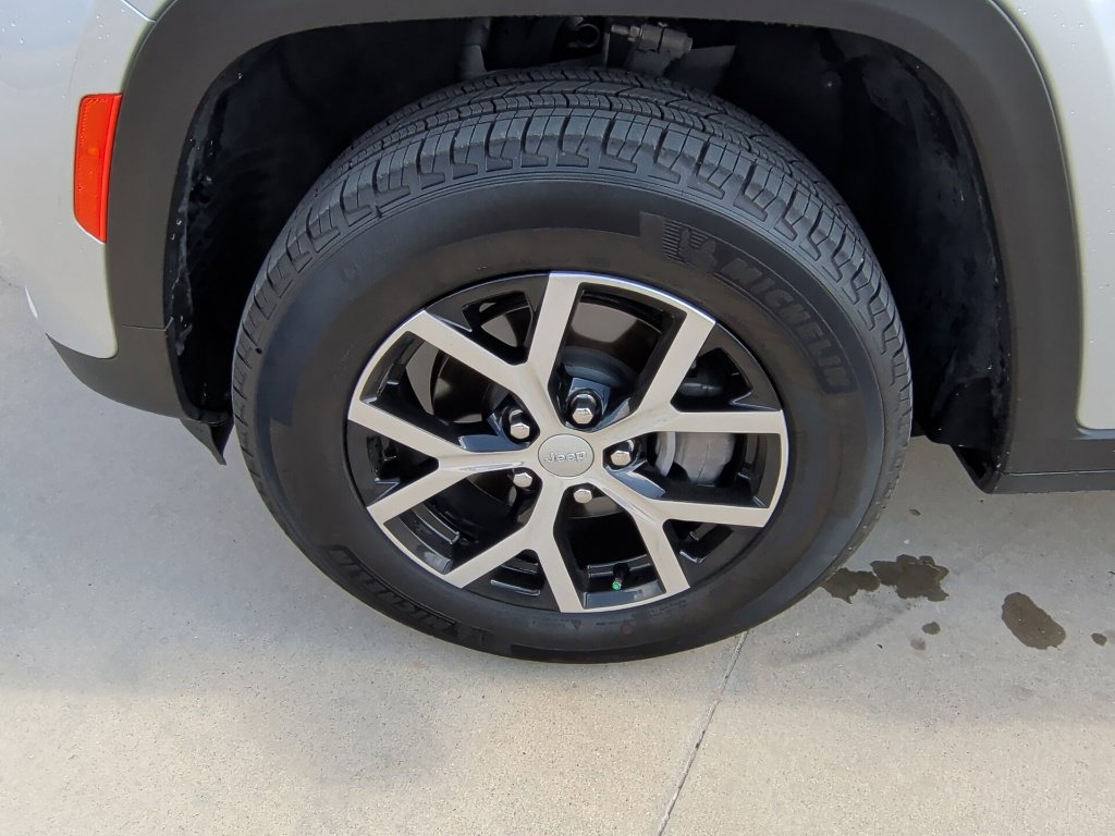 Used 2024 Jeep Grand Cherokee Limited RWD image 47