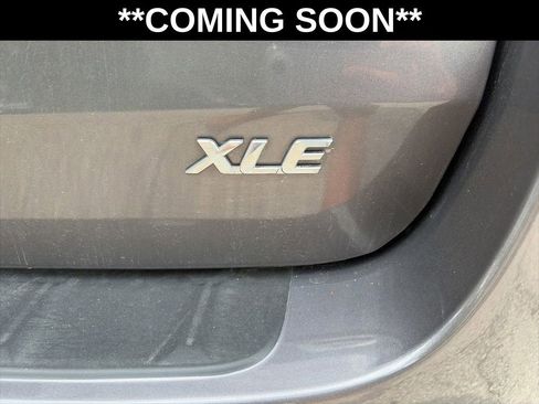 Used 2017 Toyota Sienna XLE FWD image 7