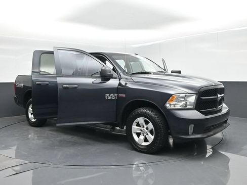 Used 2018 RAM 1500 Express AWD/4WD image 60