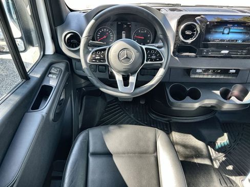 Used 2024 Mercedes-Benz Sprinter 2500 image 41