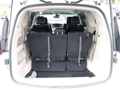 Used 2024 Chrysler Pacifica Touring-L FWD image 61