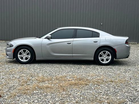 Used 2015 Dodge Charger SE w/ Popular Equipment Group image 2