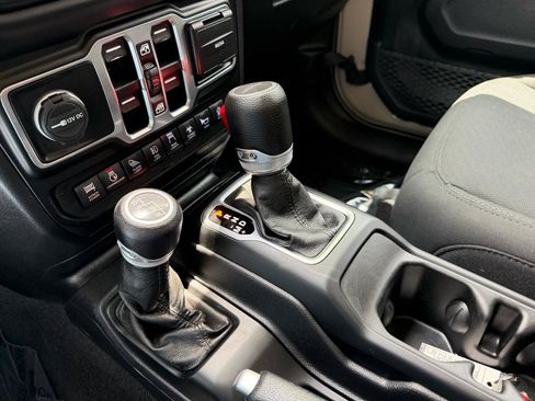 Used 2020 Jeep Gladiator Sport w/ Quick Order Package 24S AWD/4WD image 13
