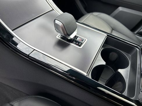 New 2026 Land Rover Range Rover Velar Dynamic SE image 13