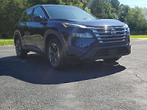 Used 2025 Nissan Rogue SV FWD image 3