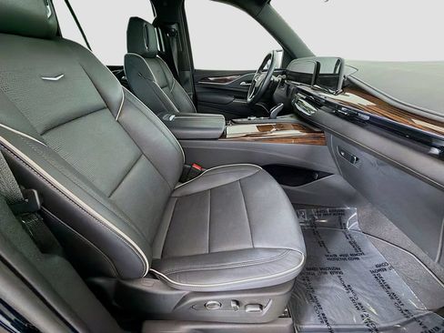 Used 2024 Cadillac Escalade Premium Luxury w/ Performance Package AWD/4WD image 28