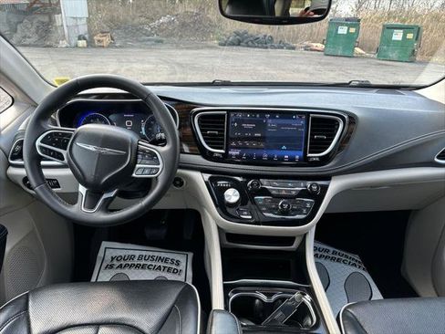 Certified 2023 Chrysler Pacifica Limited FWD image 30