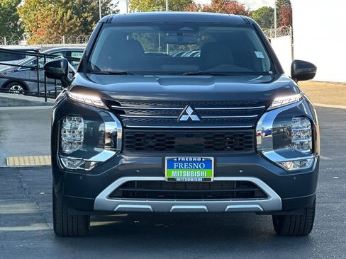 New 2025 Mitsubishi Outlander SE image 10