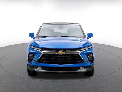 Used 2025 Chevrolet Blazer LT FWD image 2