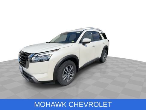 Used 2024 Nissan Pathfinder SL AWD/4WD image 4