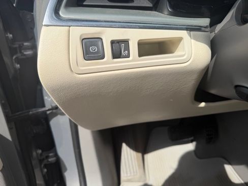 Used 2018 Cadillac XT5 Luxury w/ Driver Awareness Package FWD image 17