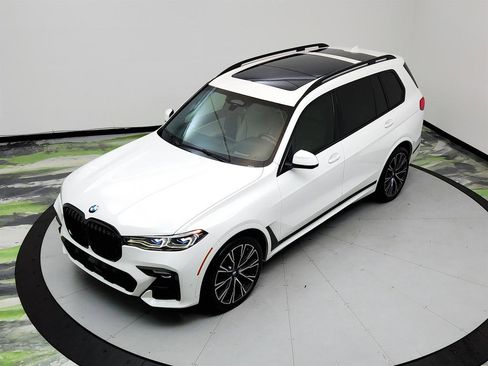 Used 2020 BMW X7 M50i w/ Dynamic Handling Package AWD/4WD image 34