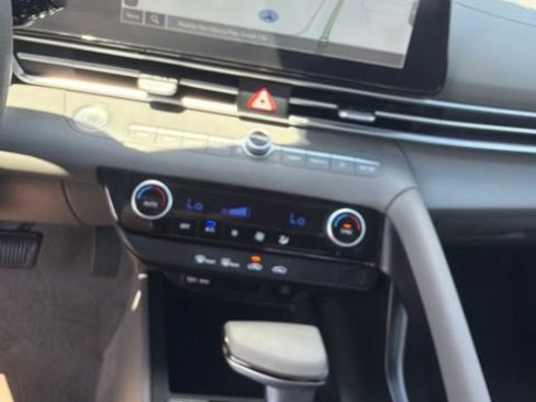 Used 2024 Hyundai Elantra SEL FWD image 20