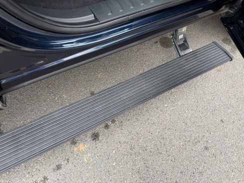 Used 2023 Ford F150 Lariat w/ Trailer Tow Package image 33