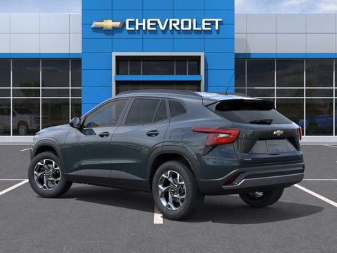 New 2026 Chevrolet Trax LT w/ LT Convenience Package FWD image 3