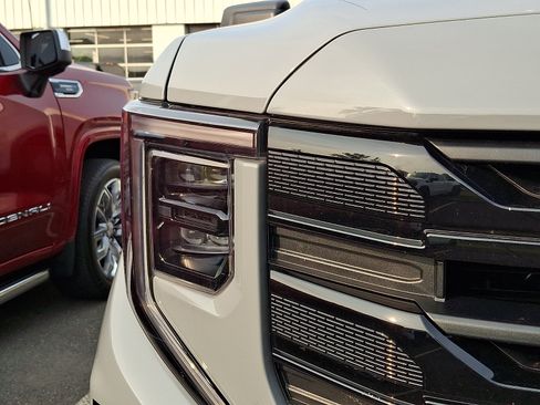 Used 2024 GMC Sierra 1500 Elevation AWD/4WD image 5