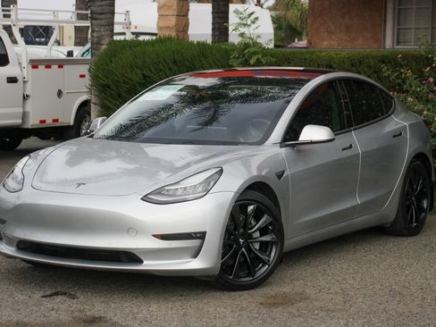 Used 2018 Tesla Model 3 Long Range image 4