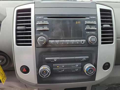 Used 2014 Nissan Frontier SV image 25