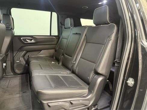 Used 2023 GMC Yukon XL SLT AWD/4WD image 14