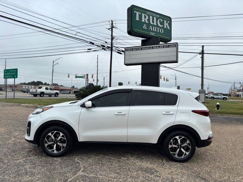 Used 2021 Kia Sportage LX image 2