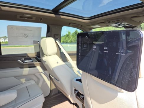 New 2026 GMC Yukon Denali w/ Denali Reserve Package AWD/4WD image 31
