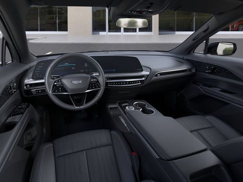 Used 2025 Cadillac Lyriq Luxury AWD/4WD image 15