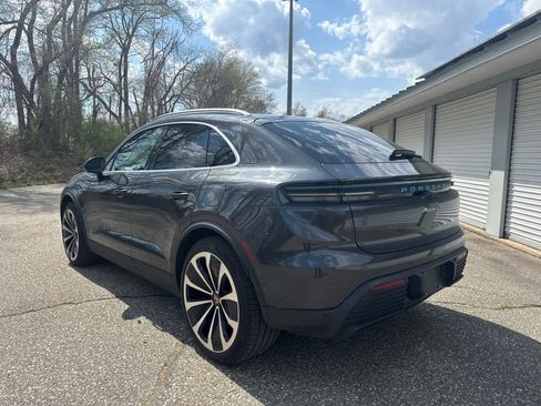 Used 2025 Porsche Macan 4S Electric AWD/4WD image 3