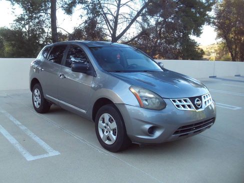 Used 2015 Nissan Rogue S FWD image 3