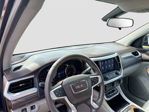 Used 2021 GMC Acadia SLE image 11