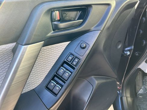 Used 2017 Subaru Forester 2.5i Premium image 17